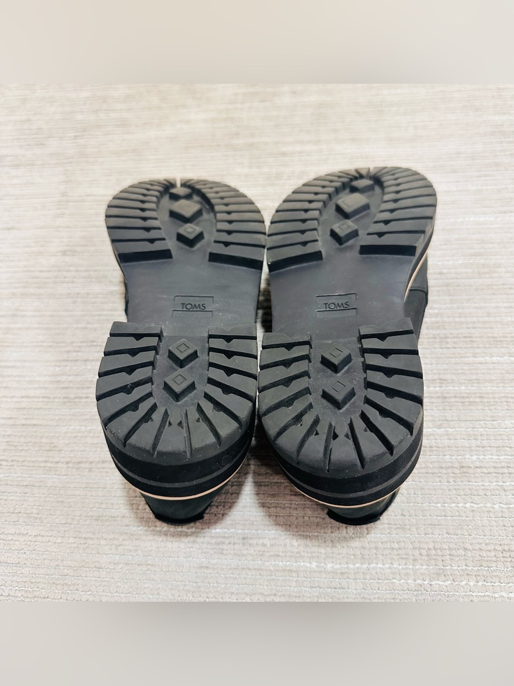 TOMS Cara Lug sole Penny loafers black leather comfort casual shoes New Sz 6,5 - Picture 9 of 10